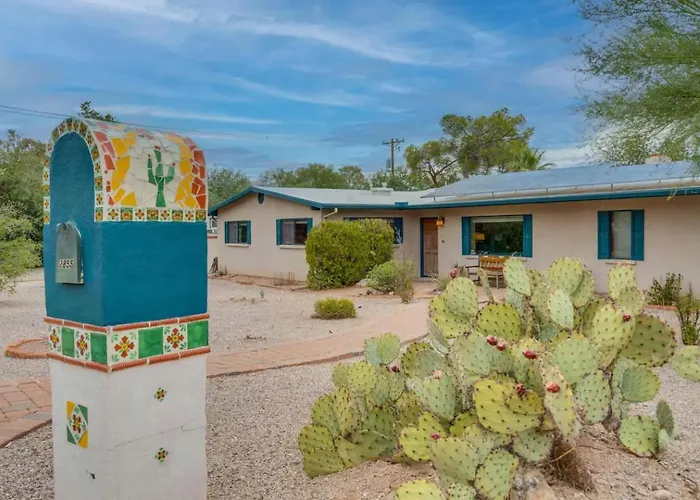 Private Oasis With Pool & Large Backyard Сasa de vacaciones *