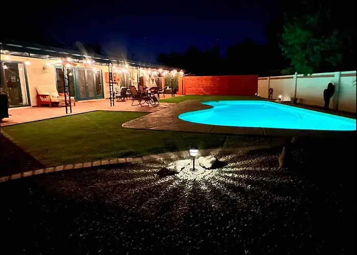 Private Oasis With Pool & Large Backyard Сasa de vacaciones *